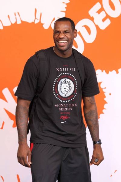 铁卫主场首球比肩C罗，曼联1-1西汉姆联，反超利物浦升英超第八（铁卫主场处子球追平C罗纪录，曼联1-1西汉姆，反超利物浦升至英超第八）