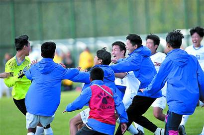 快船板凳合计14中2仅得5分，替补得分狂输对手36分（快船替补集体失准14投仅2中拿5分，板凳得分净负对手36分）