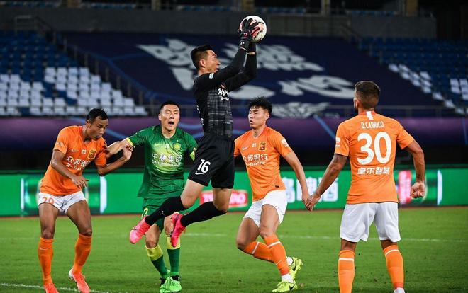 记者：世界杯抽签仪式开始前，大力神杯已经抵达华盛顿（记者：大力神杯已在世界杯抽签仪式前抵达华盛顿）