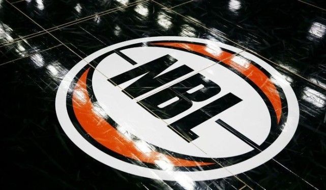 马德兴：中国足球受冷遇因成绩没突破，地方超火爆是大众怒其不争（马德兴：战绩无突破致国足遭冷落，地方火热折射大众怒其不争）