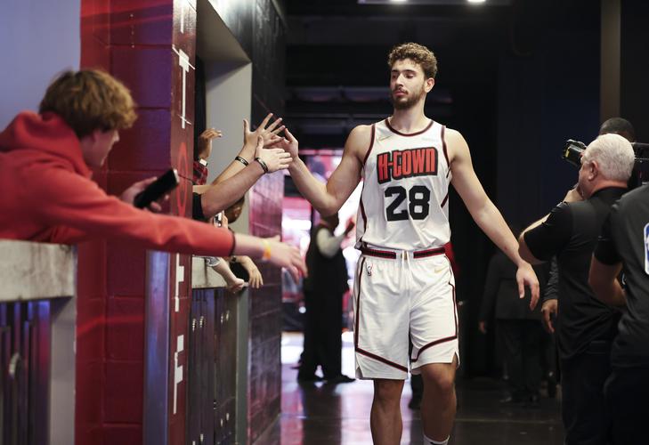 中超：山东泰山客场2-0完胜青岛队（中超：山东泰山客场2-0击退青岛队）