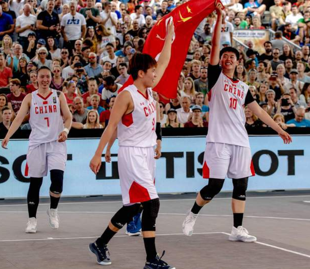 恍如隔世，巴萨上一次在诺坎普比赛法蒂双响，登贝莱助攻（时过境迁，巴萨上次在诺坎普亮相，法蒂梅开二度，登贝莱贡献助攻）