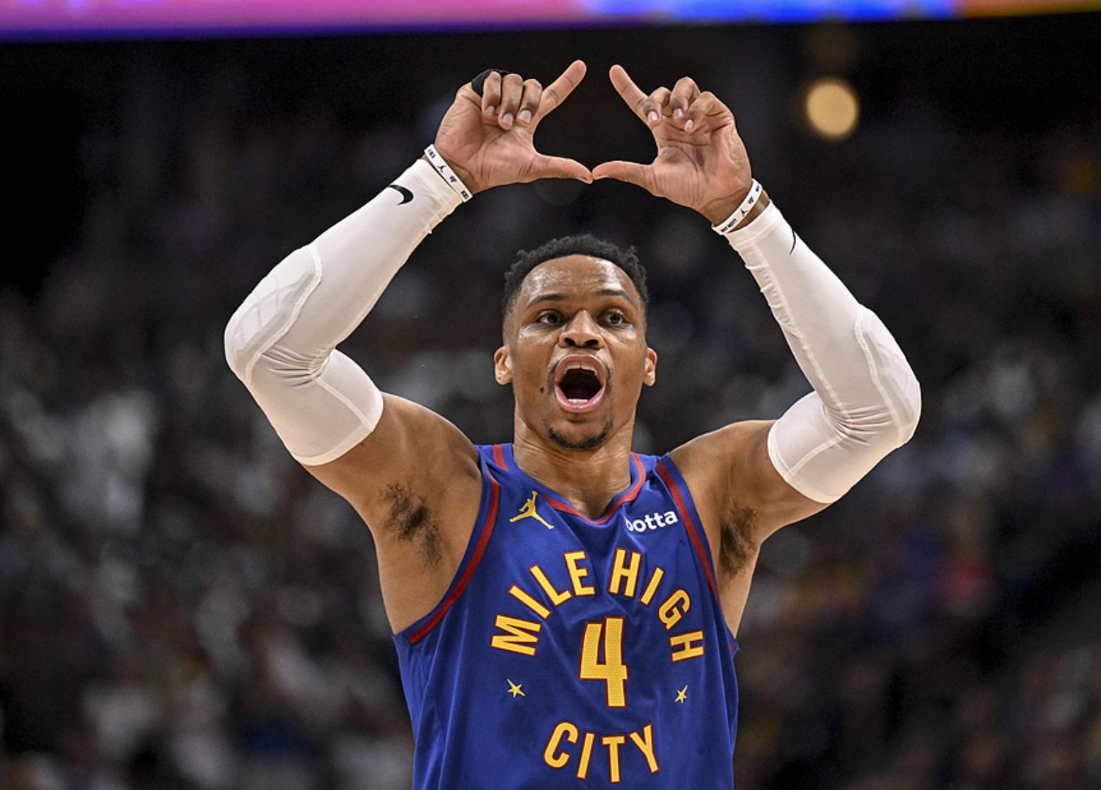 弗洛伦齐：在罗马时我们阵容很强，但对手是能拿100分的尤文（弗洛伦齐：罗马并不弱，只是遇到了能拿100分的尤文）