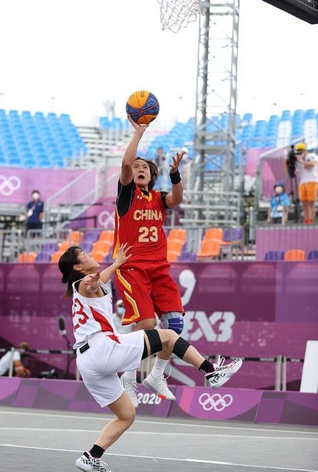 杜兰特篮下强打稳定胜局（杜兰特内线强攻锁定胜局）