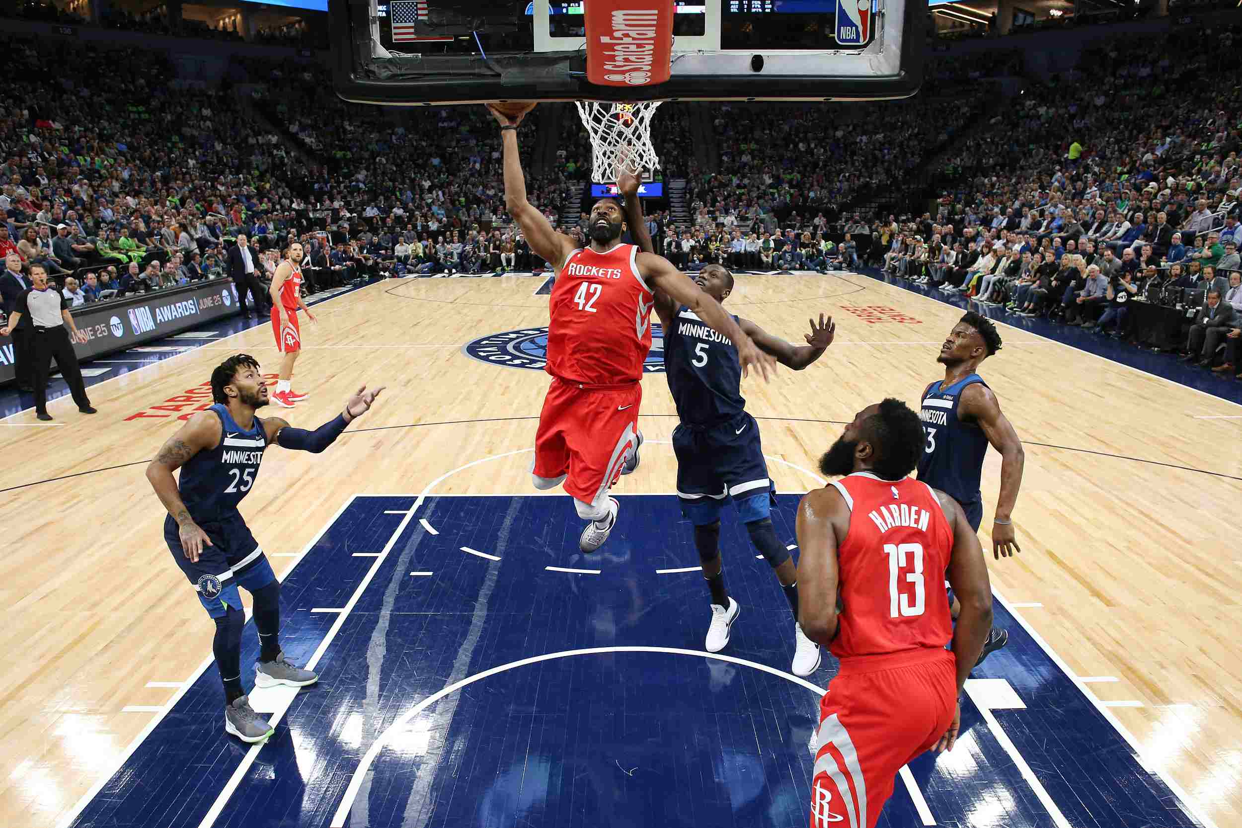 记者：为备战世界杯将继续留在墨超，J罗正与美洲狮队谈判（记者：J罗为世界杯备战选择续留墨超，正与美洲狮商谈加盟）