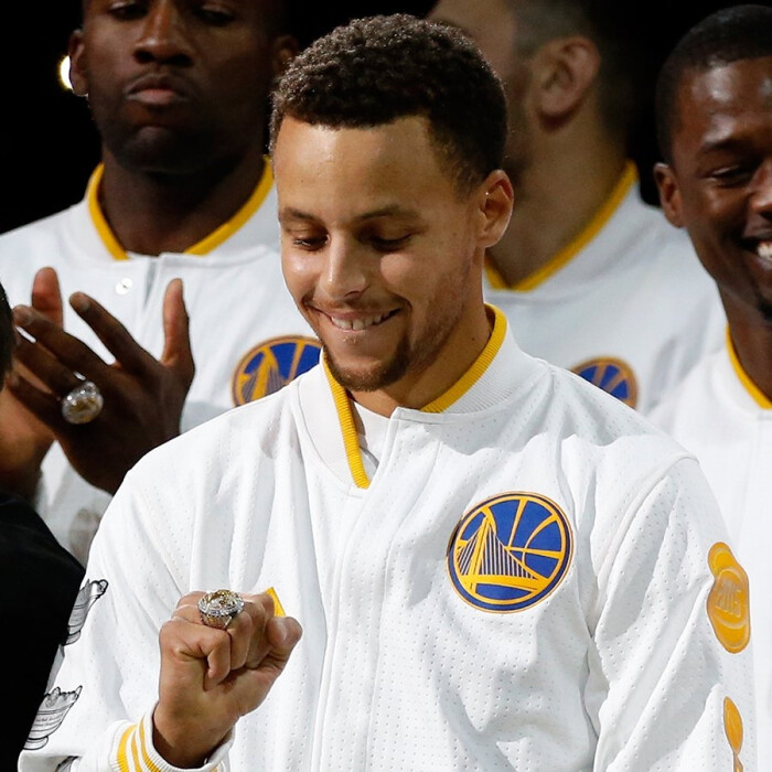 传闻：枪手、蓝军、红军、曼联和拜仁与卡马文加联系在一起（据传：枪手、蓝军、红军、曼联与拜仁均与卡马文加有接触）