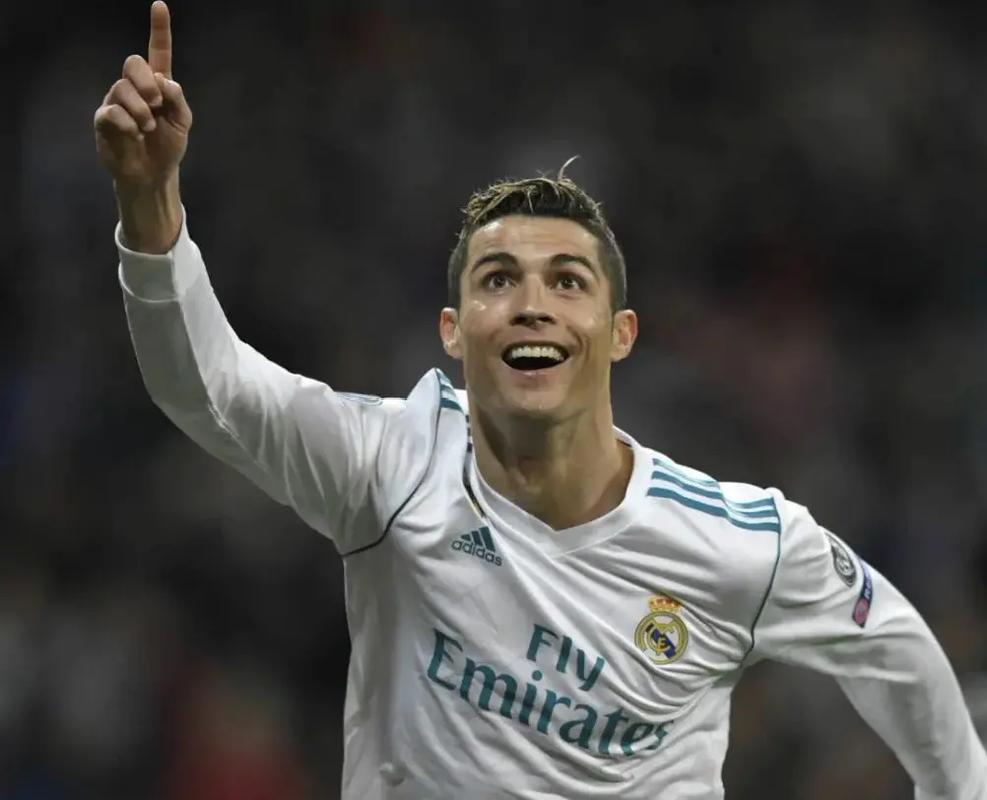 反身扣篮震撼全场