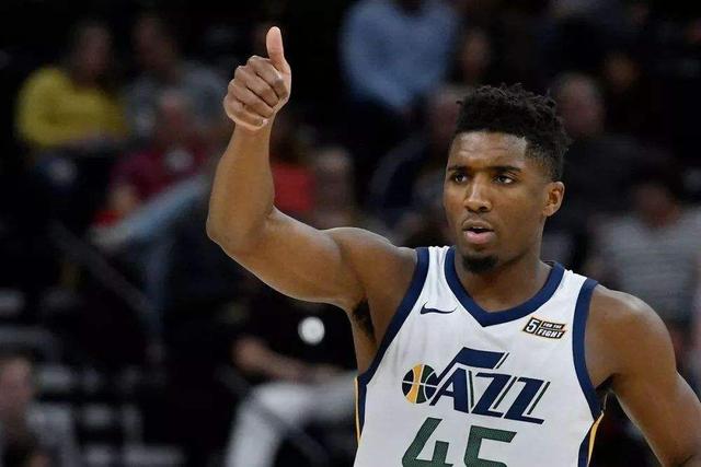 凯尔：我和施洛特贝克没矛盾；他的续约？在经济上我们尽全力（凯尔：与施洛特贝克无矛盾；续约问题我们在财务上已尽最大努力）