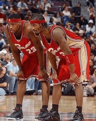 湖人浓眉哥篮下统治锁定胜利（浓眉内线称霸，湖人锁定胜局）