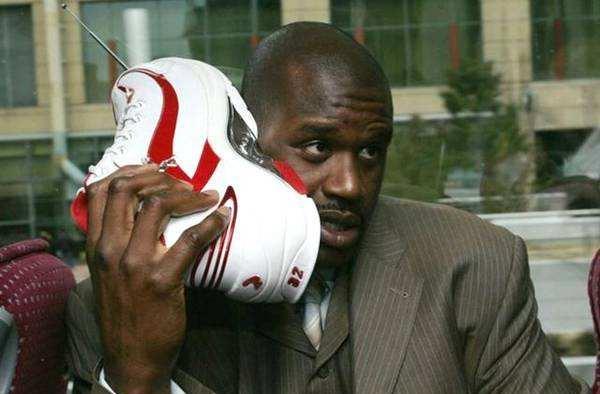 欧冠决赛用球谍照：包含白+深紫，灵感来自举办城市布达佩斯（欧冠决赛用球曝光：白+深紫配色，灵感源于布达佩斯）