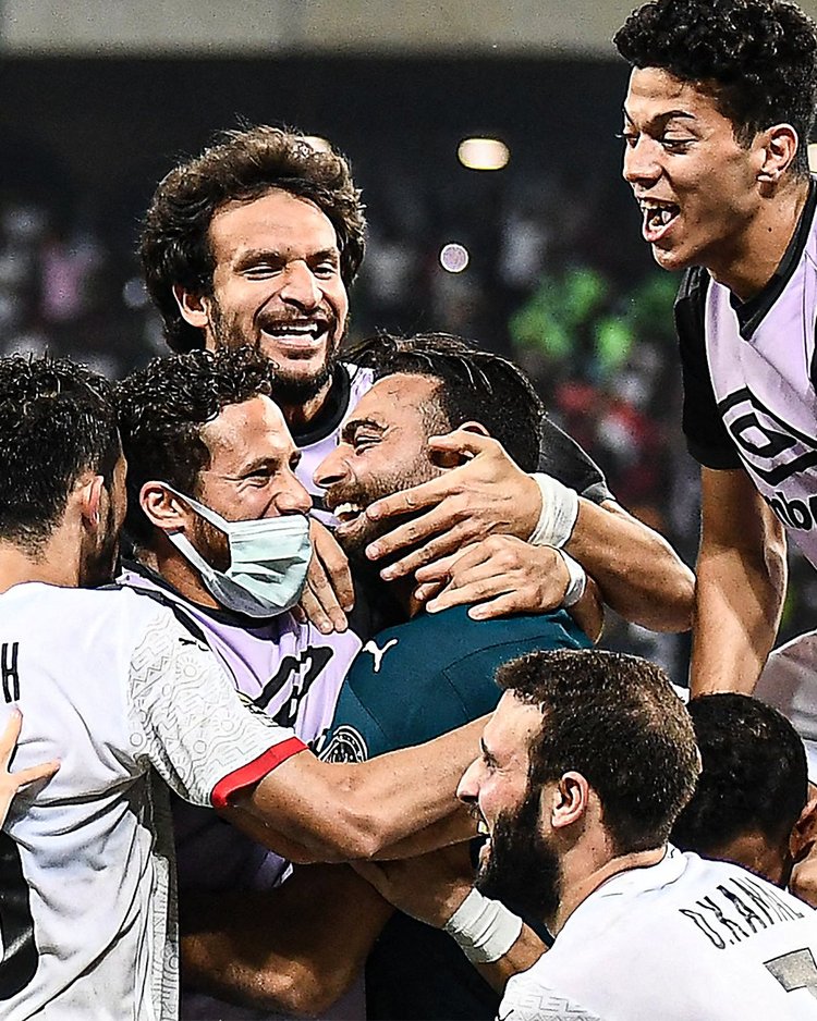 萨顿批萨拉赫：状态大幅下滑该接受替补，还自视甚高令人尴尬（萨顿指责萨拉赫：状态下滑应坐替补，自负姿态令人尴尬）