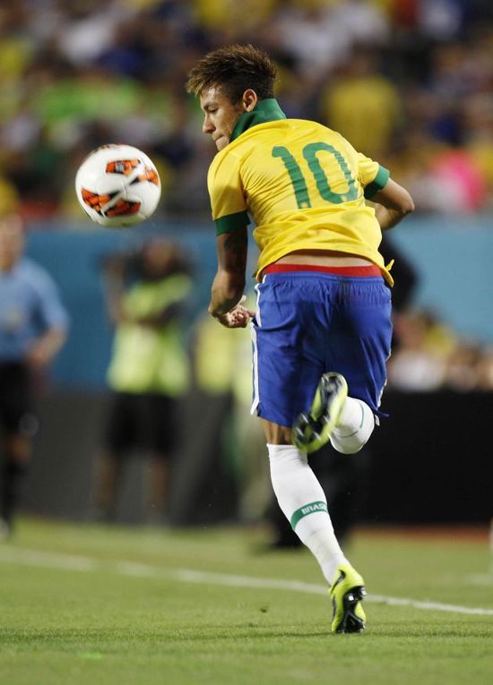 荷兰4-0立陶宛晋级美加墨世界杯，加克波、赖因德斯传射（加克波、赖因德斯传射发威，荷兰4-0立陶宛晋级美加墨世界杯）