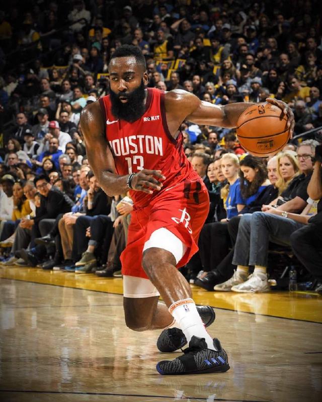 定位球魔术师：法国人乔弗尔如何在阿森纳打造自己的标志形象（法国人乔弗尔如何在阿森纳塑造定位球招牌风格）