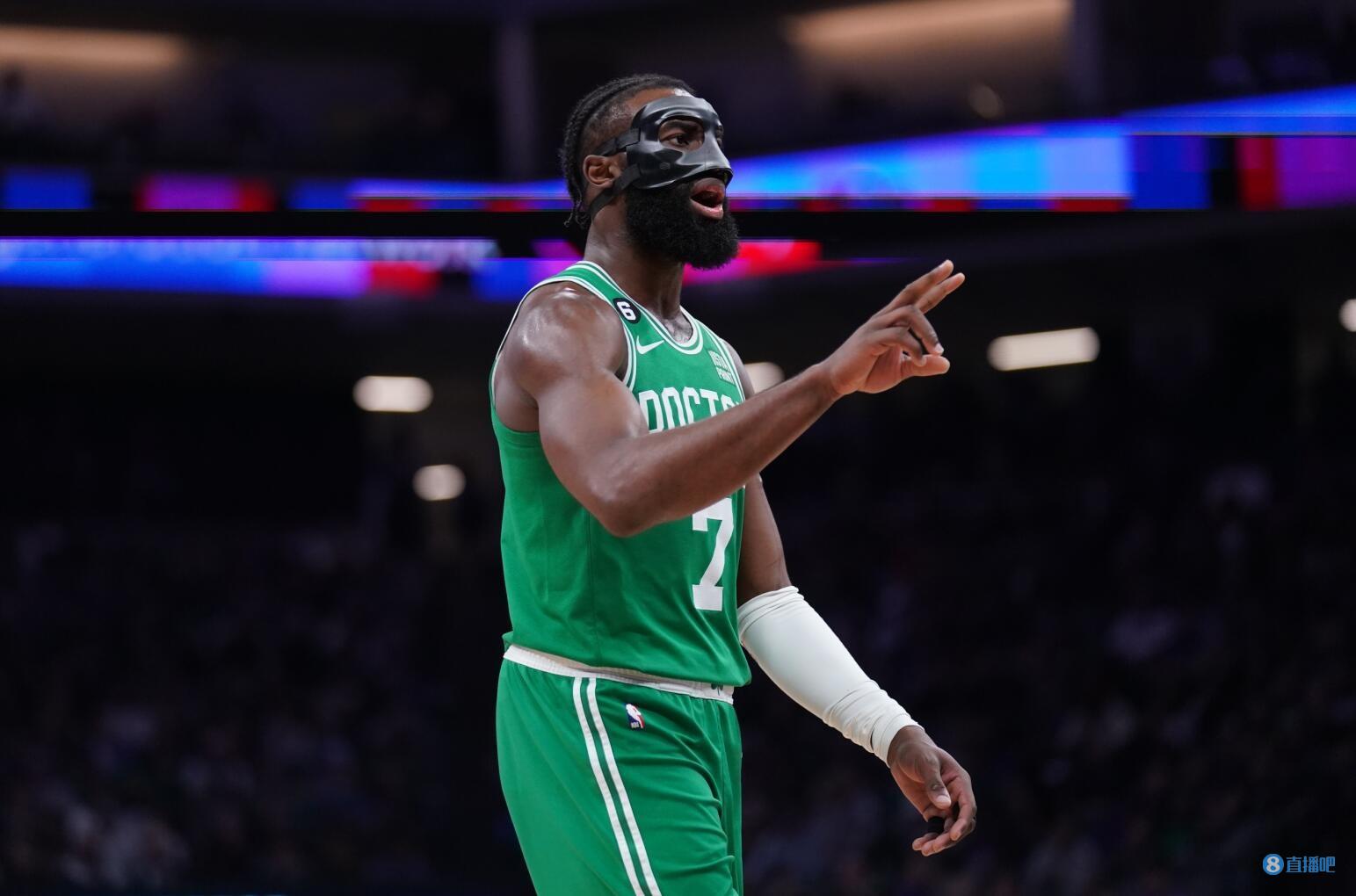 NBA焦点战：篮网客场逆转雄鹿,（NBA重磅对决：篮网客场逆转击败雄鹿）